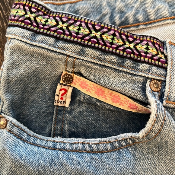 Vintage GUESS Light Wash Embroidered Distressed Women’s Jeans Sz 32 Made In USA - Picture 6 of 15